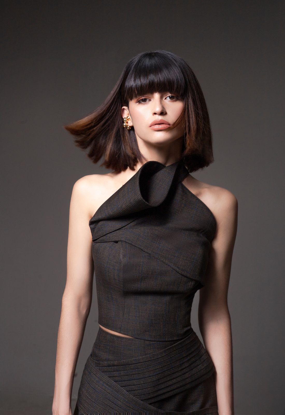 Crop Volar strapless con drapeado asimétrico
