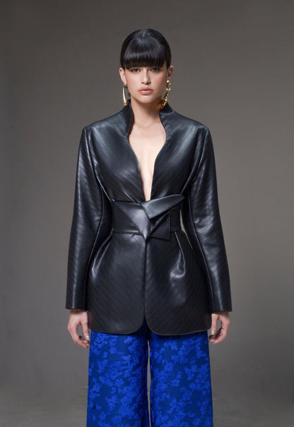 Chaqueta Kimono con pespuntes decorativos y fajón elegante