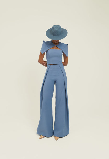 Pantalón tiro alto con pretina interna y prenses laterales de diseño moderno y silueta elegante