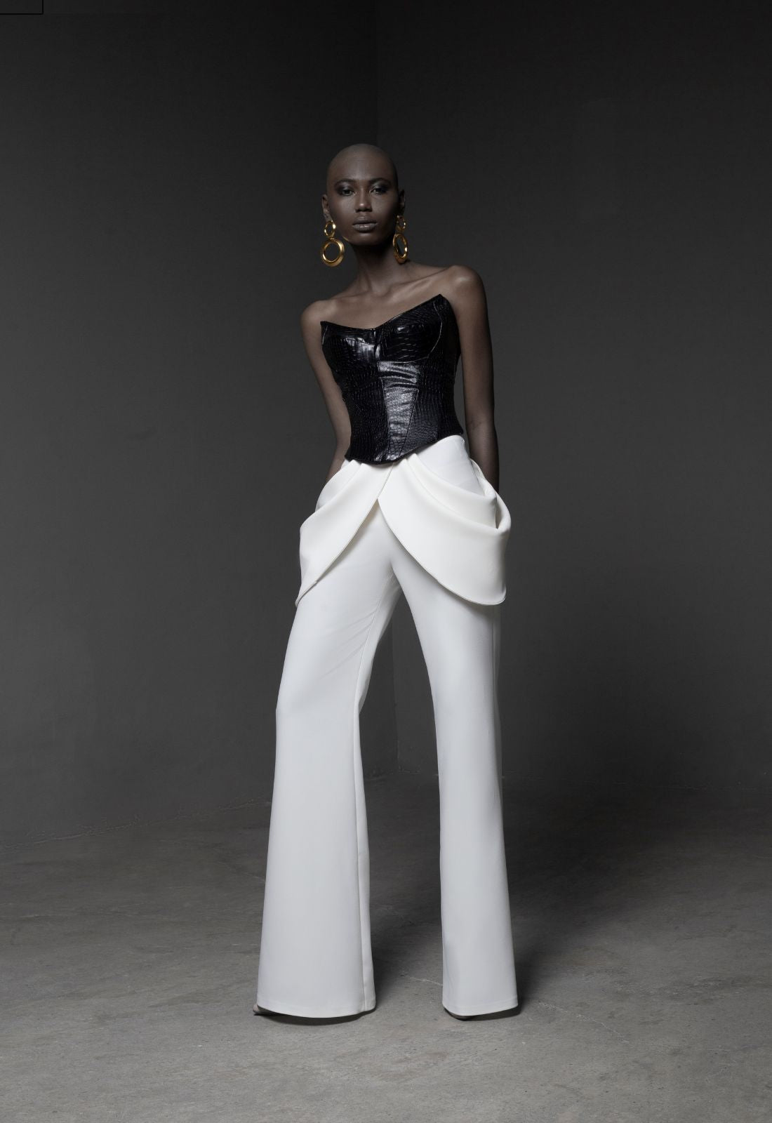 Pantalón Ser con peplum y bota recta elegante